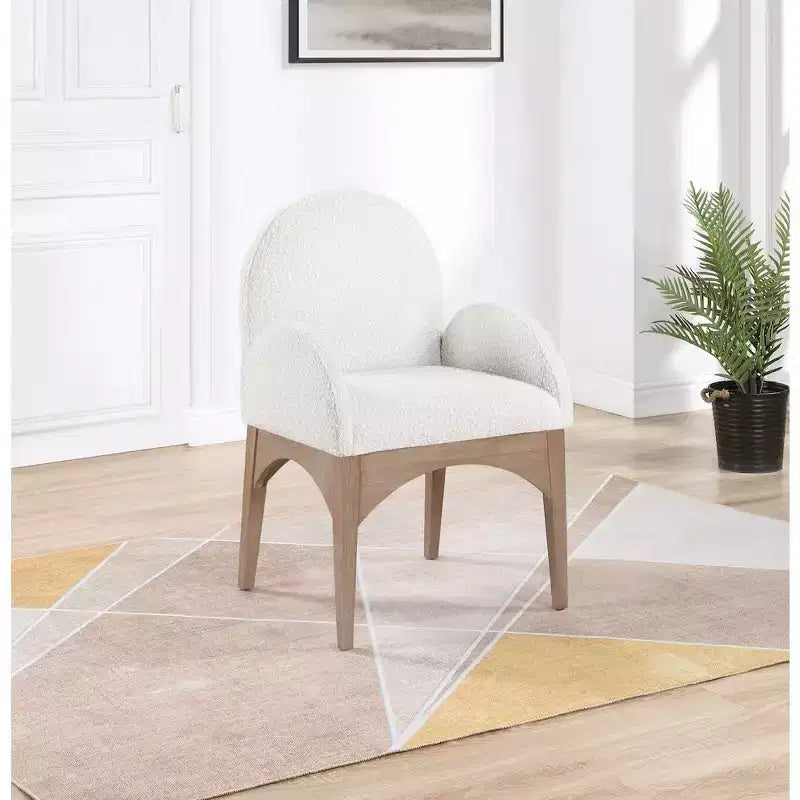 Sedia da pranzo con braccioli in tessuto bouclé nero/crema, 1 posto, gambe in frassino naturale