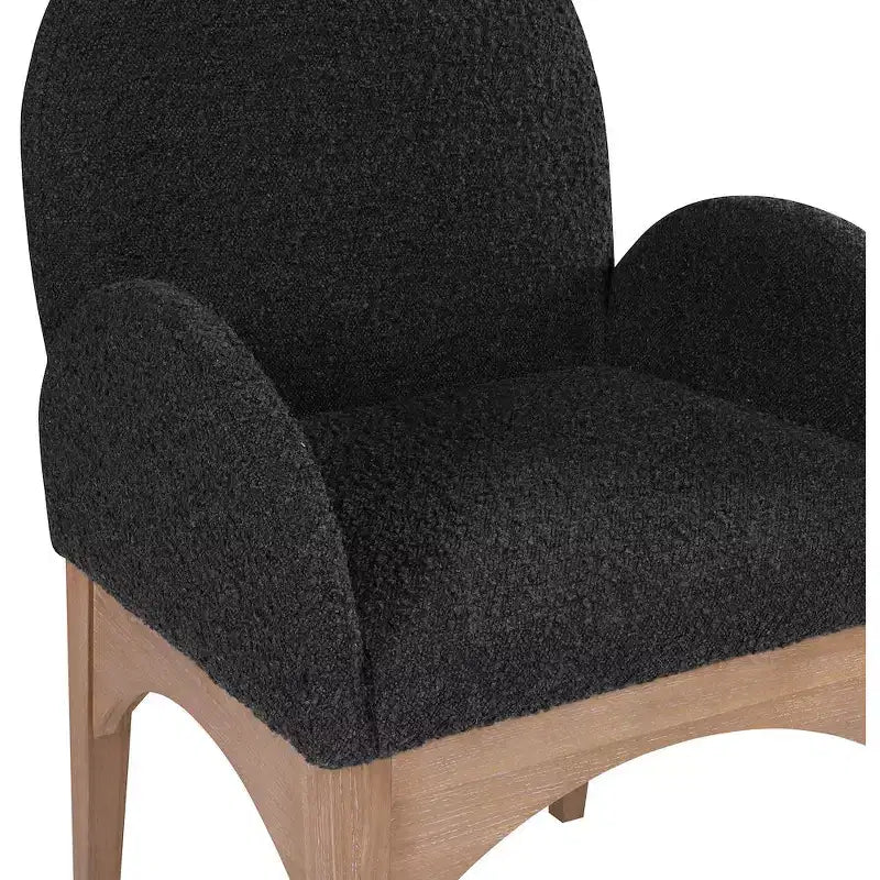 Sedia da pranzo con braccioli in tessuto bouclé nero/crema, 1 posto, gambe in frassino naturale