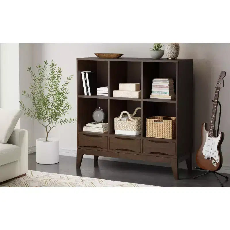 Libreria a 6 scomparti color noce con 3 cassetti, singola