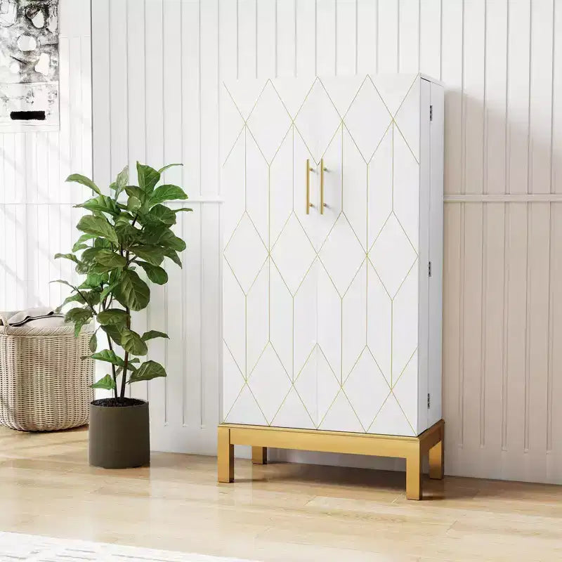 Dispensa in legno bianco con ante geometriche dorate, 2 ante e 8 ripiani, montaggio a 1 persona