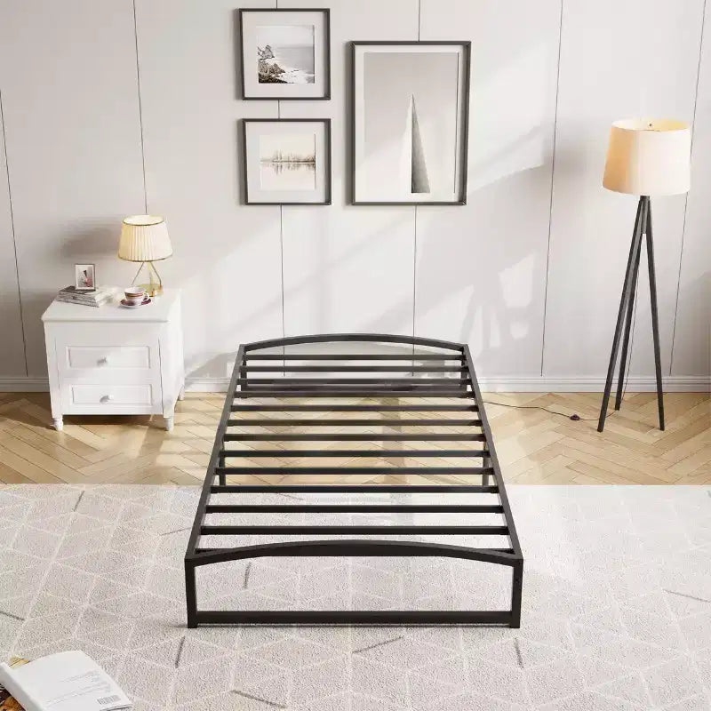 Struttura letto a piattaforma in metallo nero con design ad arco, singolo / California King, 1-2 persone