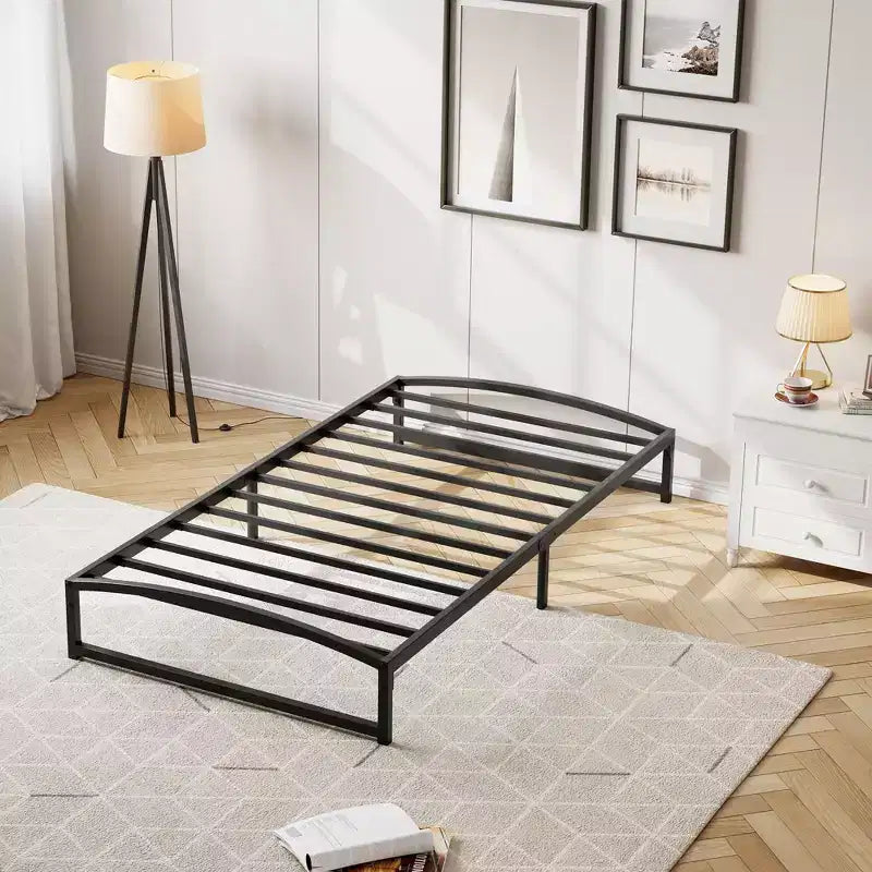 Struttura letto a piattaforma in metallo nero con design ad arco, singolo / California King, 1-2 persone